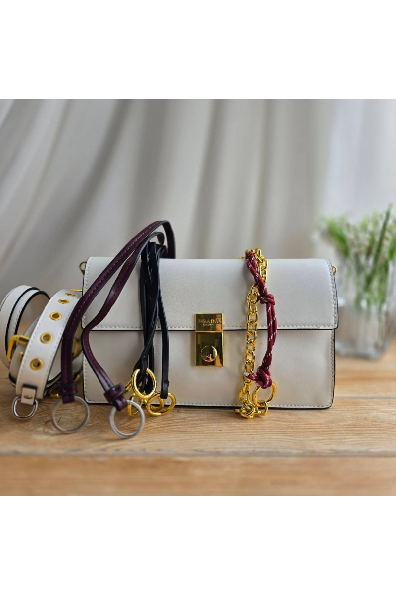 Prada Кожаная сумка Small Soft Sound 23x14 см