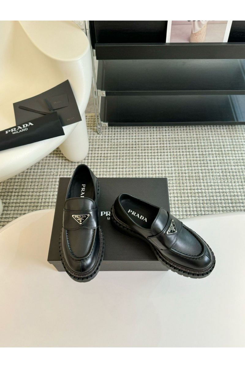 Prada Женские лоферы чёрного цвета Monolith premium