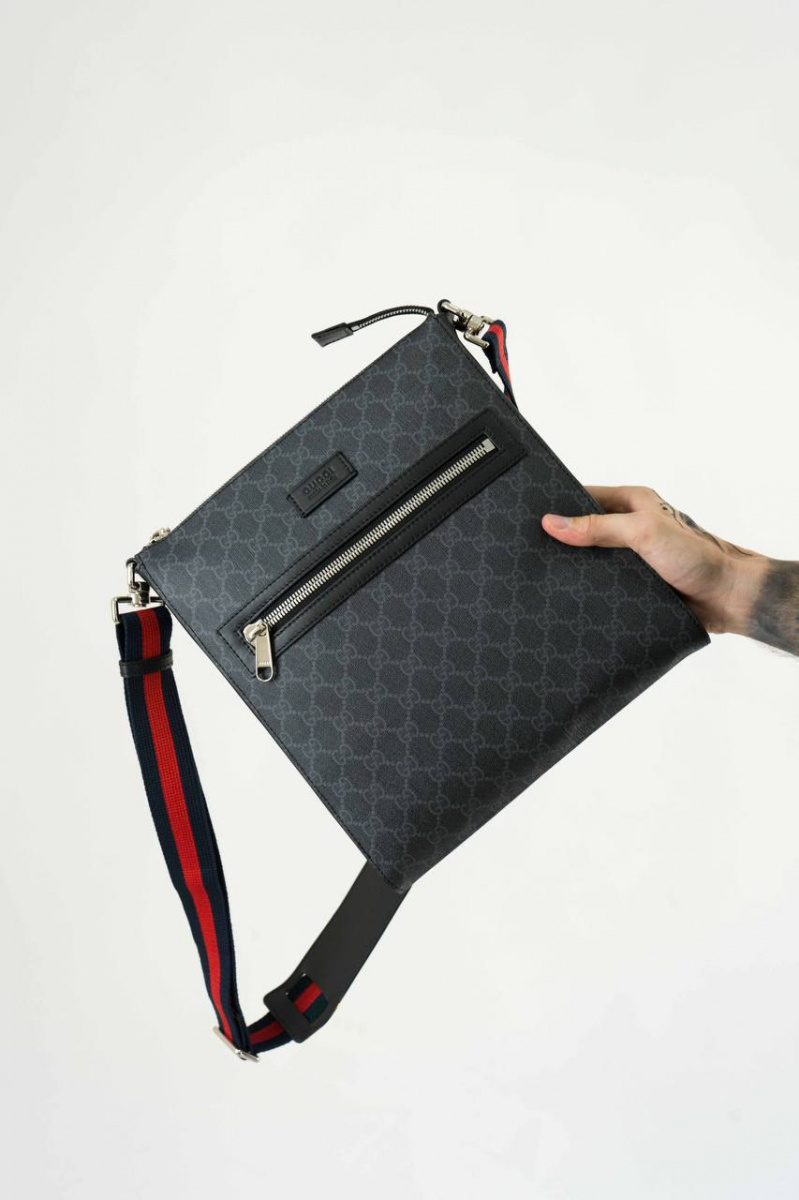 Gucci Кожаная сумка GG Black Supreme Square messenger bag 27x26 см