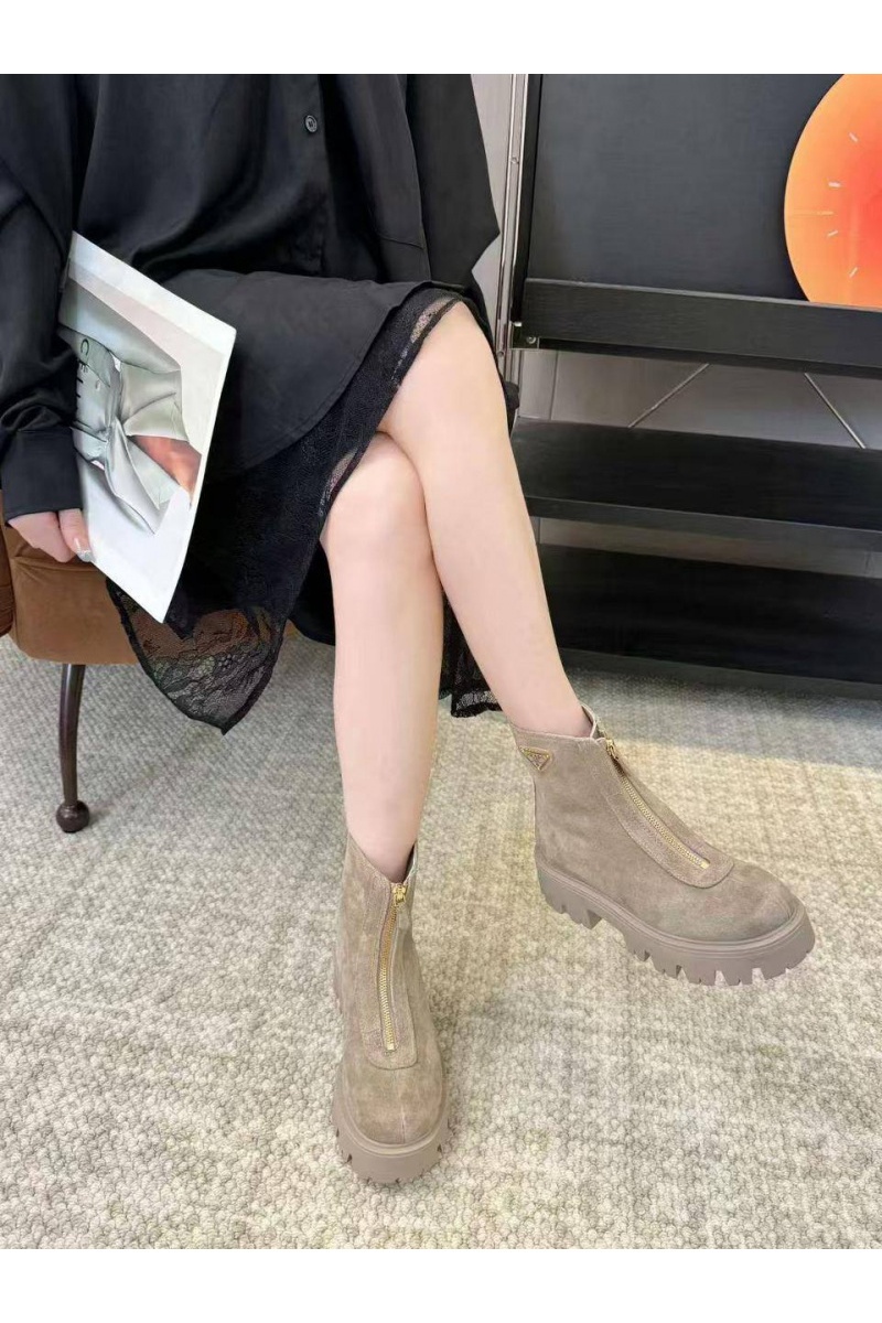 Prada Женские замшевые сапоги 