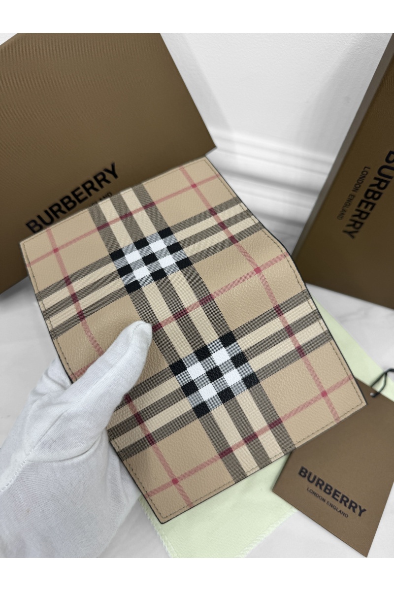 Burberry Кожаная обложка для паспорта Check Premium 14x10x2 см