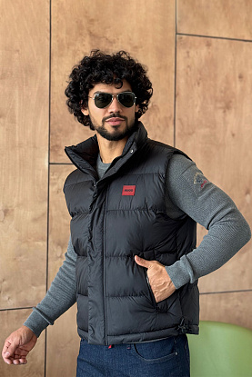 Мужской чёрный жилет 