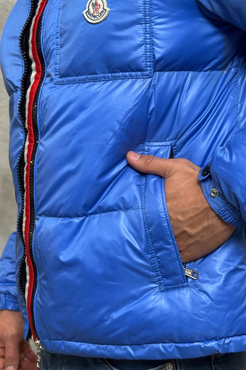 Moncler Пуховик голубого цвета Montbeliard