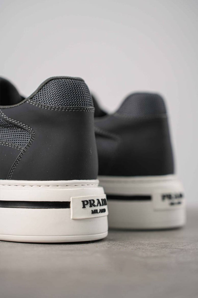 Prada Комбинированные кроссовки logo-stripe - Grey