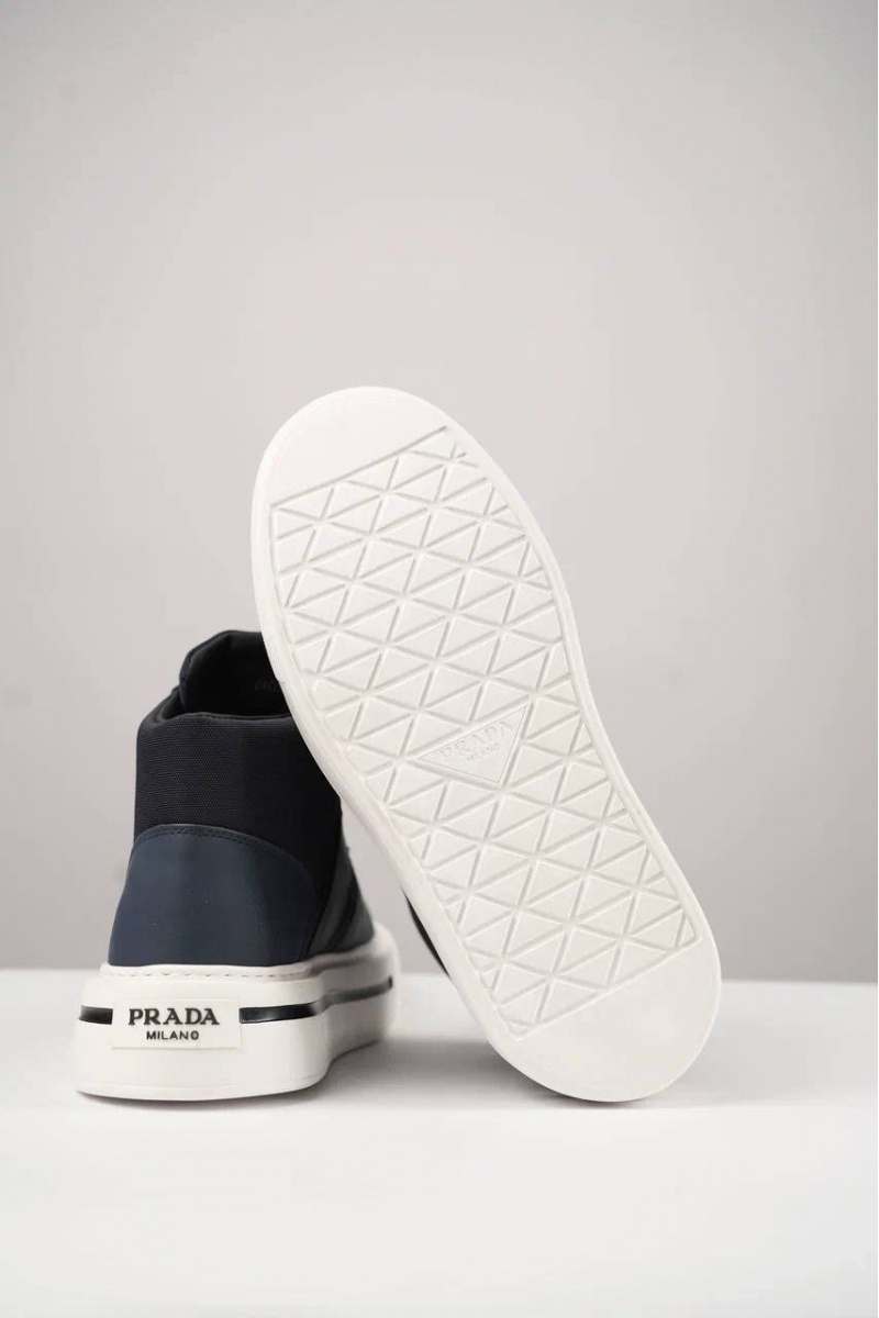 Prada Комбинированные кроссовки с мехом 