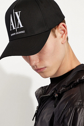 Бейсболка чёрного цвета embroidered-logo