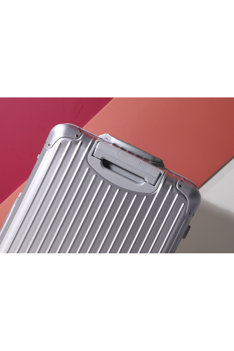 Rimowa Чемодан Aluminum M Premium 66x43x27 см
