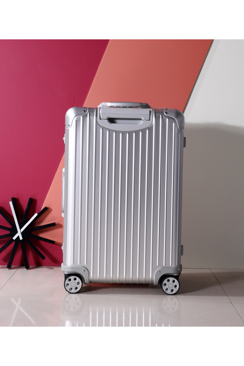 Rimowa Чемодан Aluminum M Premium 66x43x27 см