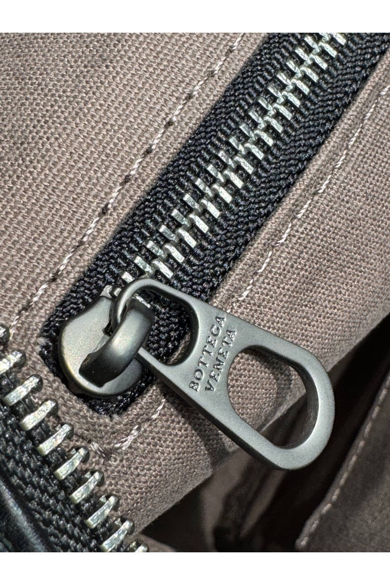Bottega Veneta Кожаная сумка Intreccio premium 27x24x7 см