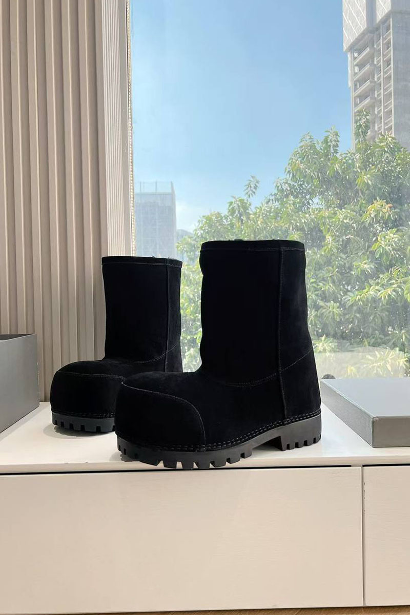 Balenciaga Женские ботинки  Premium Alaska Fur Low Boot  - Black