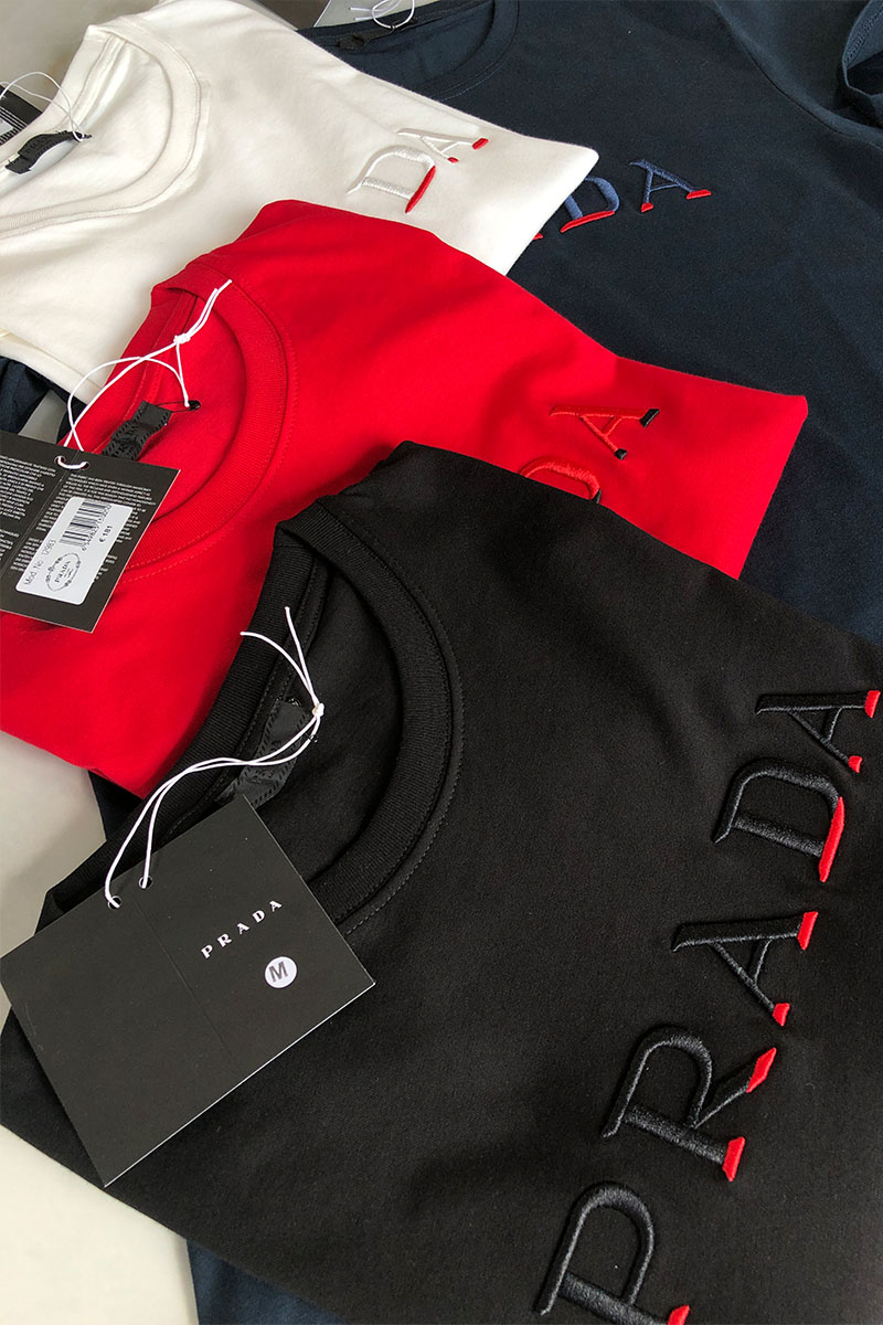 Prada Тёмно-синяя мужская футболка embroidered logo