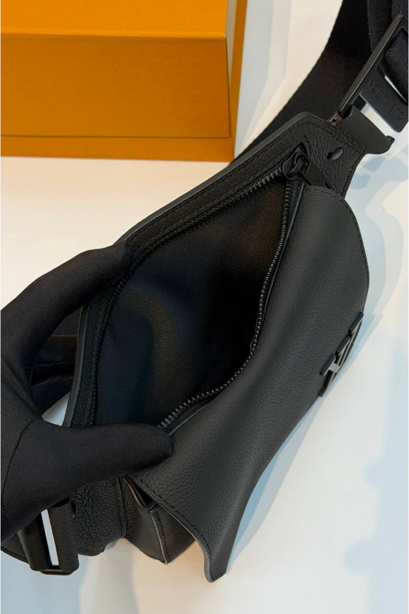 Lоuis Vuittоn Кожаная сумка на пояс Aerogram Takeoff Sling premium 30x16x3 см