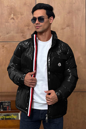 Мужская куртка чёрного цвета