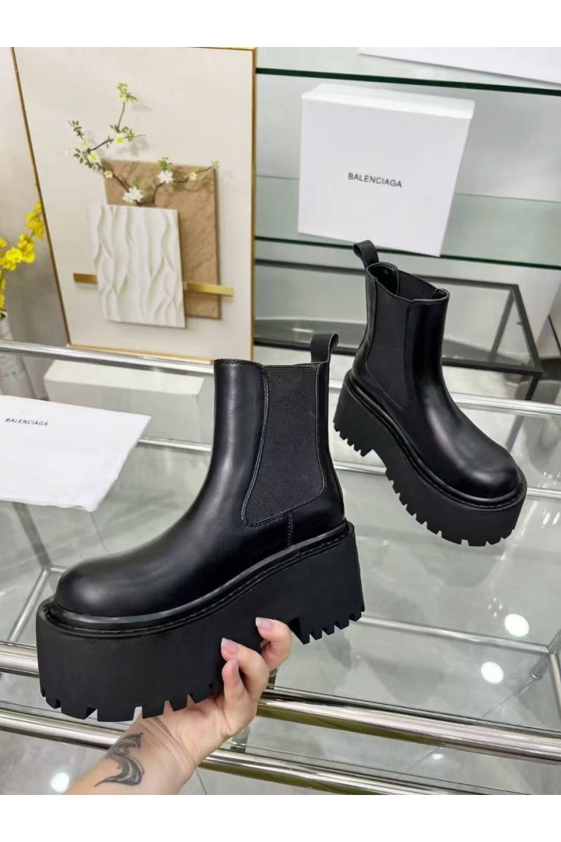 Balenciaga Женские кожаные сапоги чёрного цвета