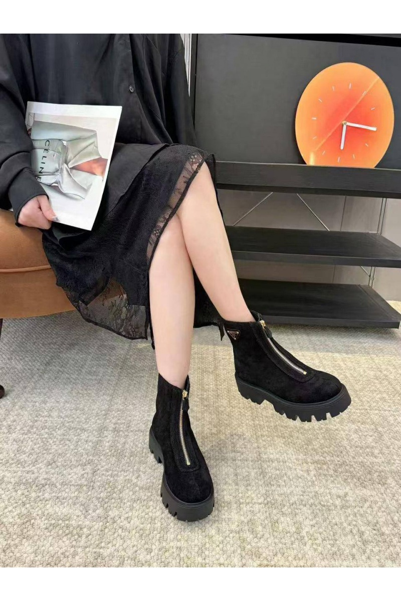 Prada Женские замшевые сапоги 