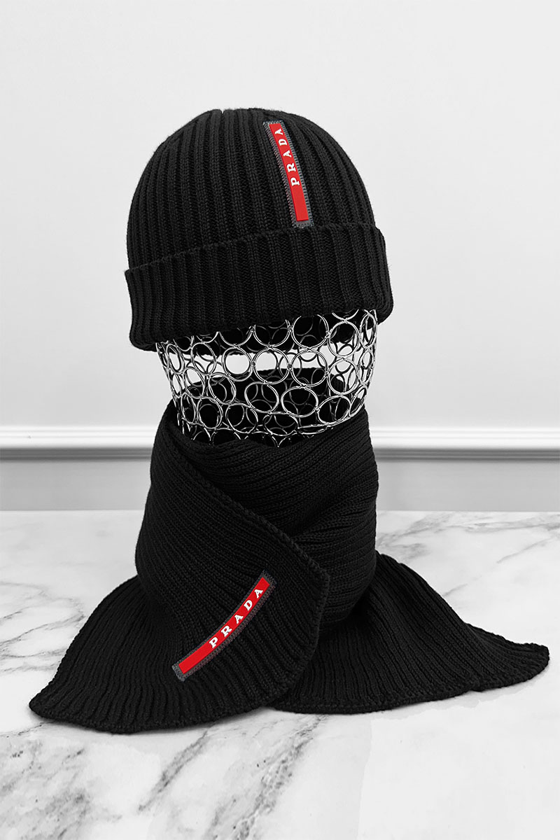 Prada Комплект из шапки и шарфа чёрного цвета 