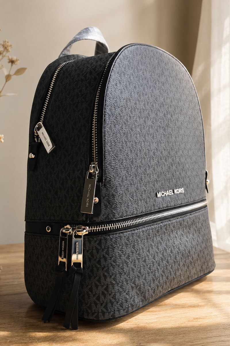 Michael Kors Кожаный чёрный рюкзак 32x27 см