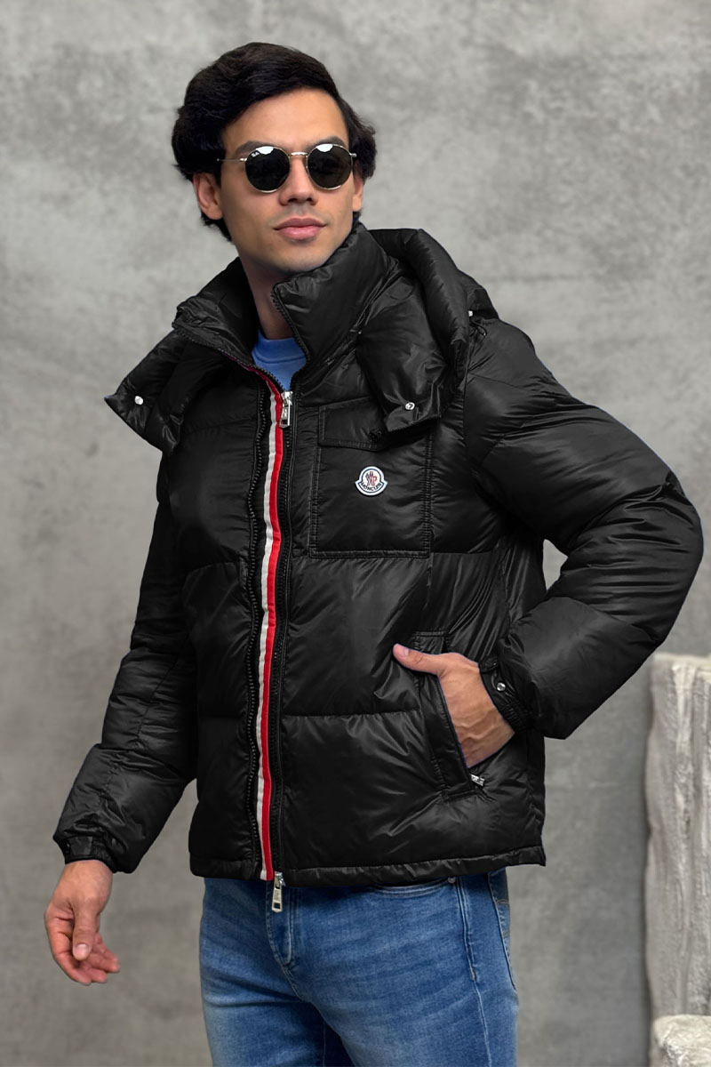 Moncler Пуховик чёрного цвета Montbeliard