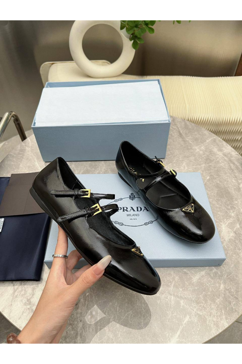 Prada Женские кожаные балетки Naplak чёрного цвета