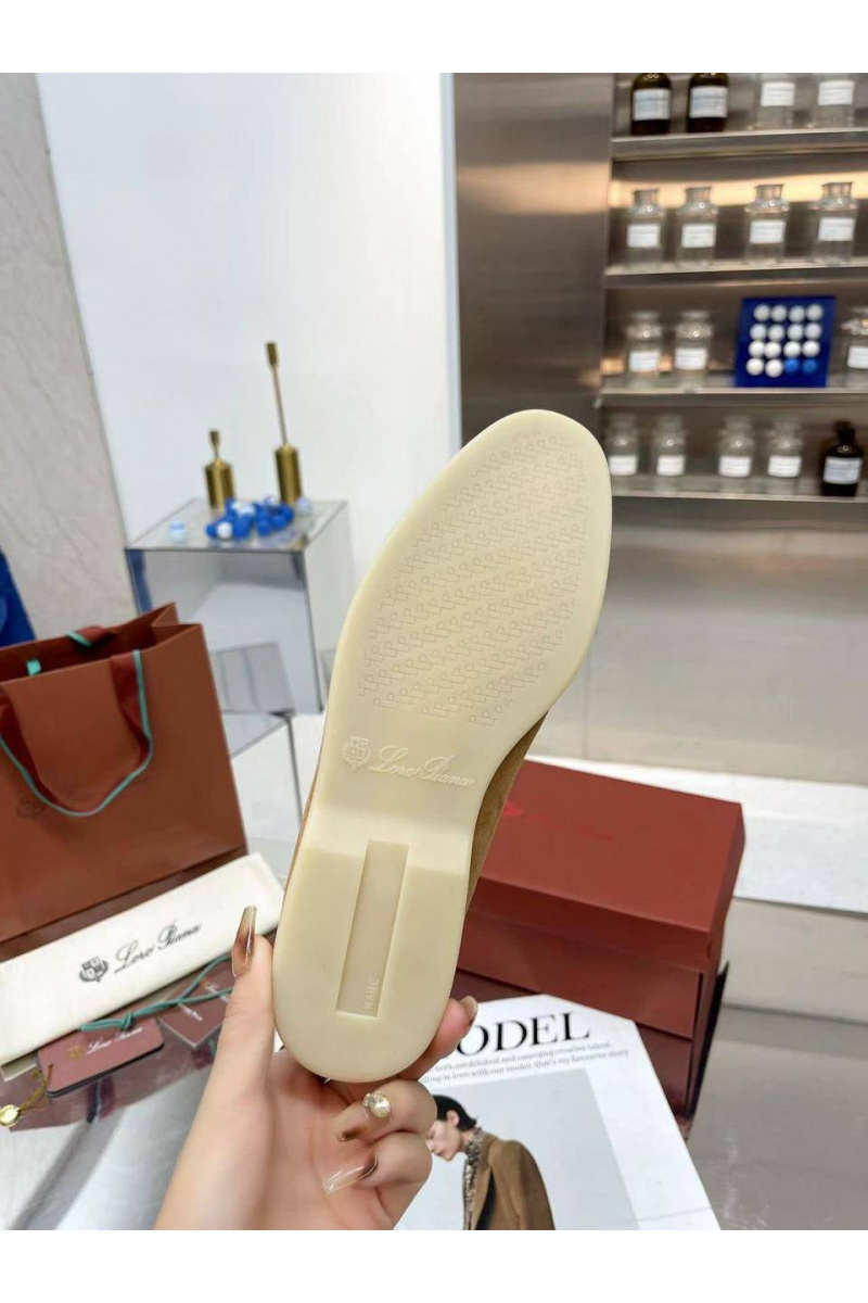Loro Piana Женские замшевые лоферы Summer Charms Walk premium