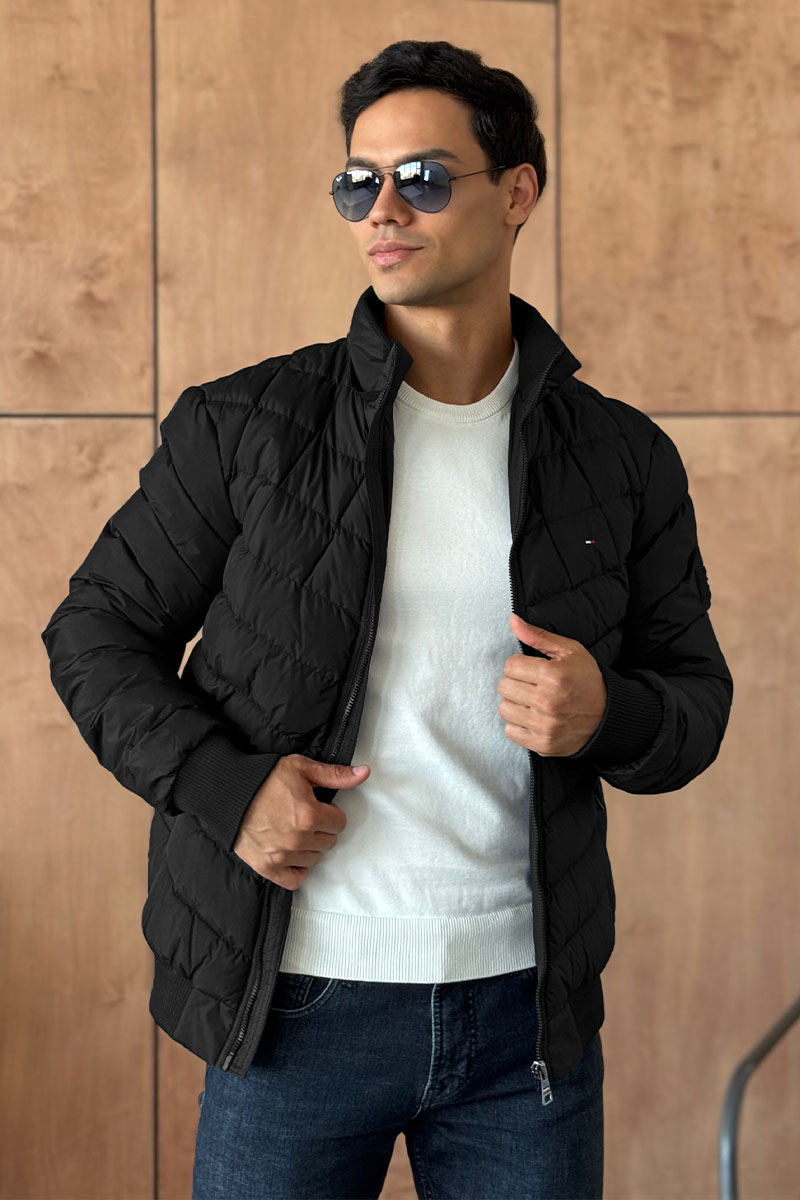 Tommy Hilfiger Куртка чёрного цвета logo-patch