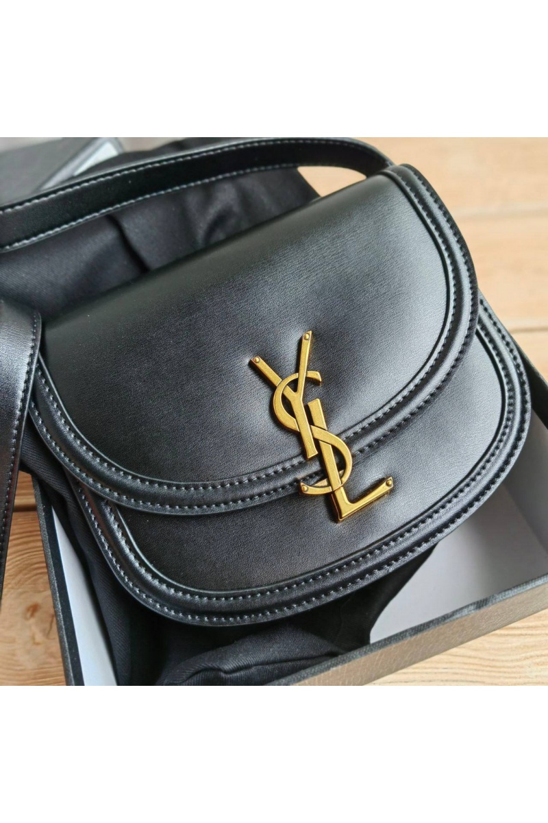 Yves Saint Laurent Кожаная сумка 19x17 см