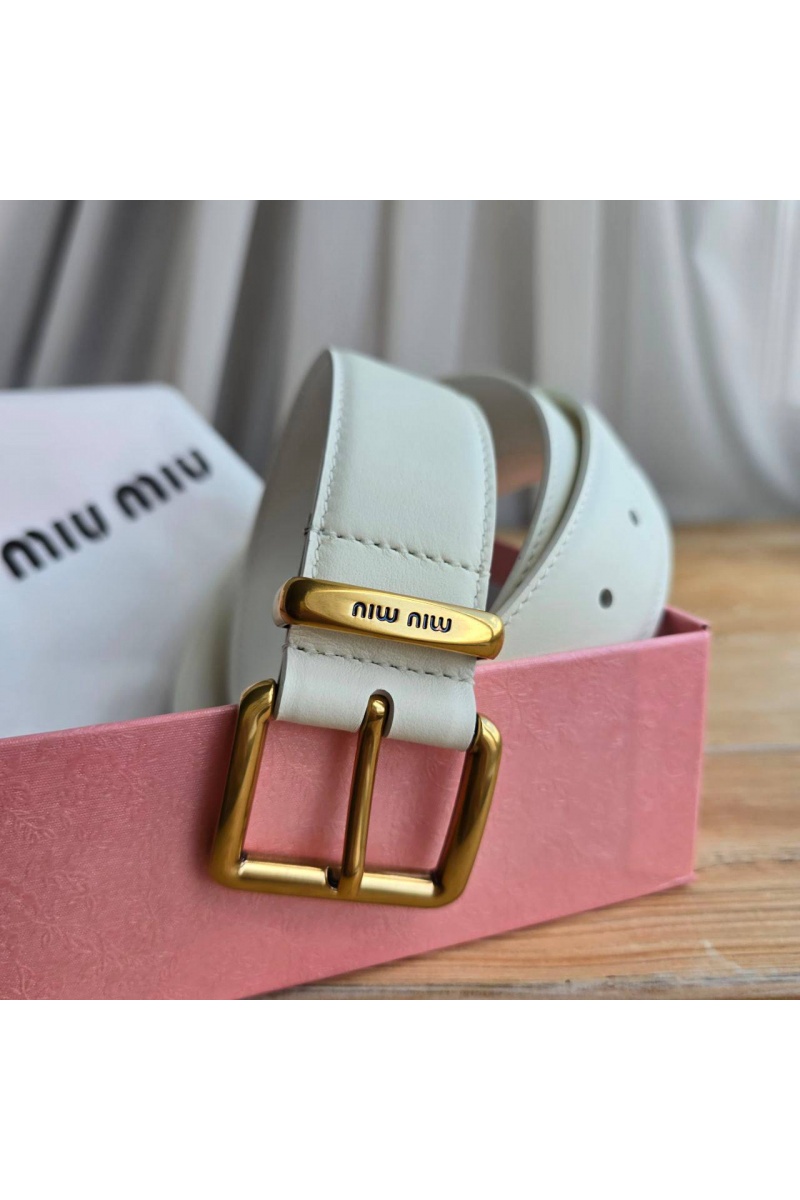 MIU MIU Кожаный ремень белого цвета - длина 80 / 85 см
